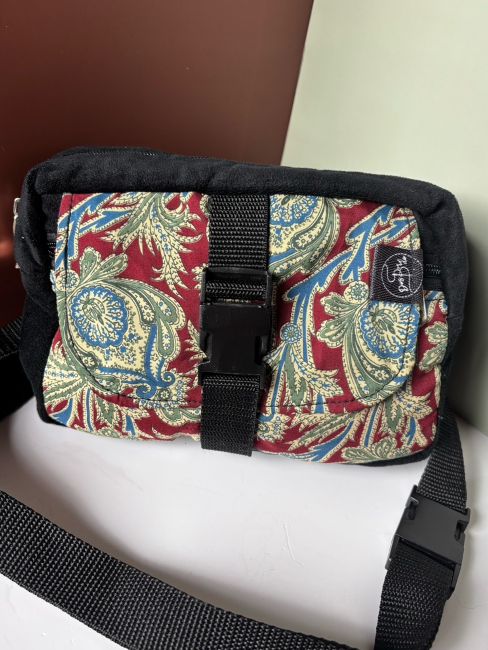 DES BOR DO Hip Pack Maroon Paisley (Fanny Pack)